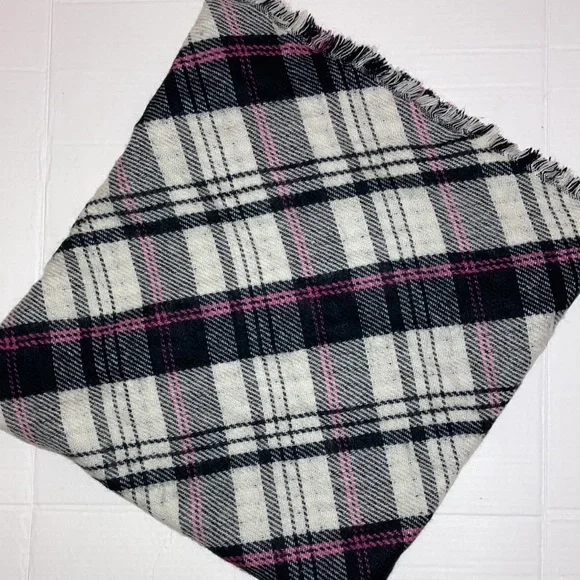 🎉10 for $10🎉ICING Reversible Shawl/Scarf. - Picture 5 of 8